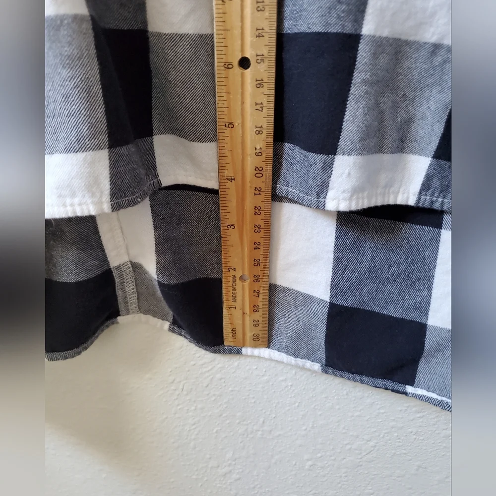 Old Navy Black & White Buffalo Plaid Boyfriend Popover Flannel Shirt - Picture 7 of 11